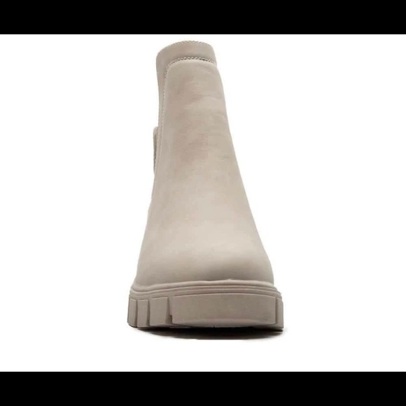 NEW Qupid Renley lug booties stone nubuck in size 5 - Picture 3 of 6